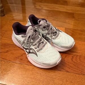 BRAND NEW SAUCONY MINT GREY WOMENS SNEAKERS SIZE 5